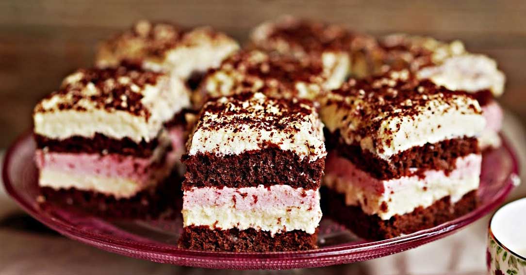 Prăjitură cu cremă de cocos și căpșuni - arată și miroase minunat