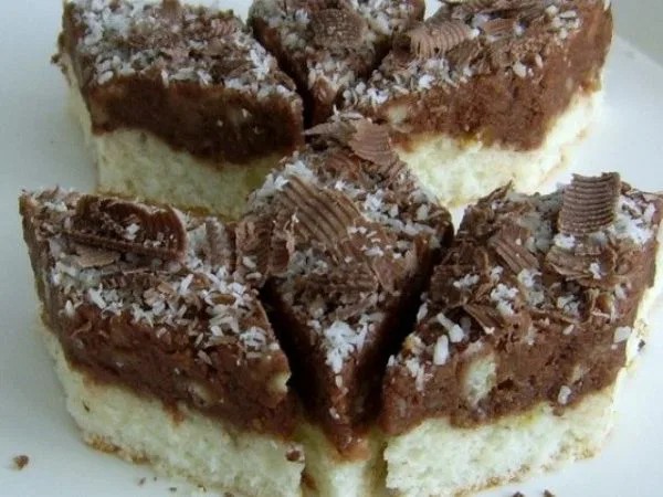 Prăjitură delicioasă cu nucă de cocos și cremă de ciocolată - Una din preferatele mele