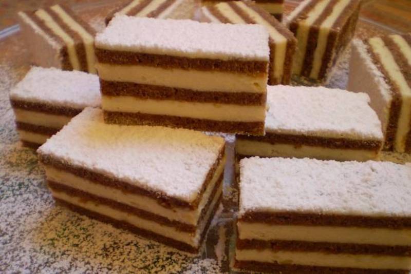 Prăjitură cu blat de cacao și cremă de lămâie - Te lingi pe degete de bună ce e!