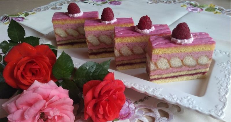 Prăjitură cu pișcoturi și zmeură - un desert delicios