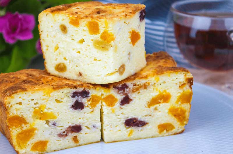 Prăjitură cremoasă cu brânză de vaci și griș: aromată și foarte ușor de pregătit