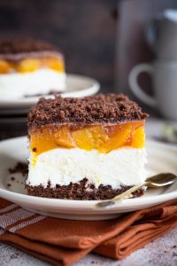 Prăjitură cu brânză dulce și piersici: potrivit de dulce și foarte cremoasă