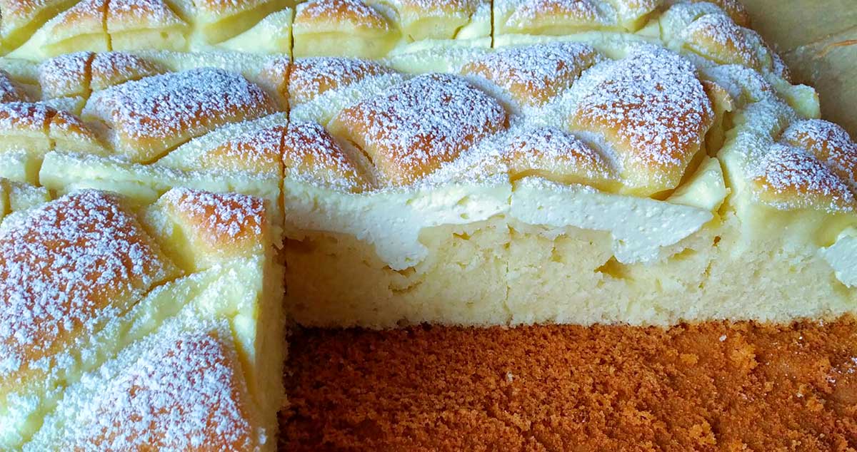 Prăjitură cu brânză de vaci și blat pe bază de chefir – super pufoasă și bună