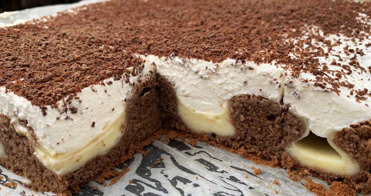 Prăjitură cu cremă de vanilie și frișcă: un desert ușor de făcut și foarte bun