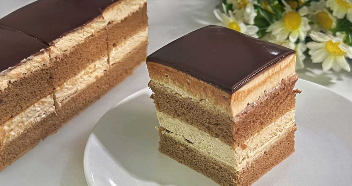 Prăjitură umedă cu cremă de cafea: extraordinar de aromată