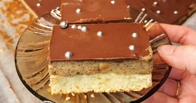 Prăjitură cu cafea și nucă cu o aromă irezistibilă