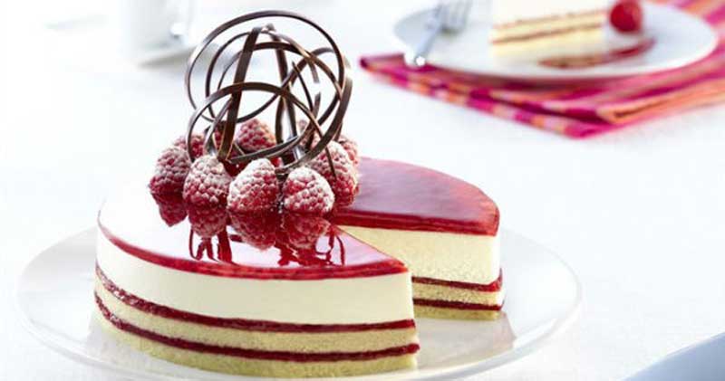 Prajitură cu ciocolată albă și capșuni - o adevarată artă! Așa prăjituri să tot gătim