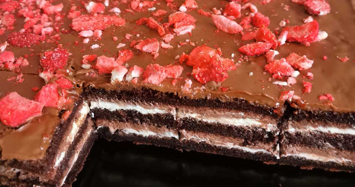 Prăjitură cu ciocolată și blaturi umede - un desert rafinat și bun