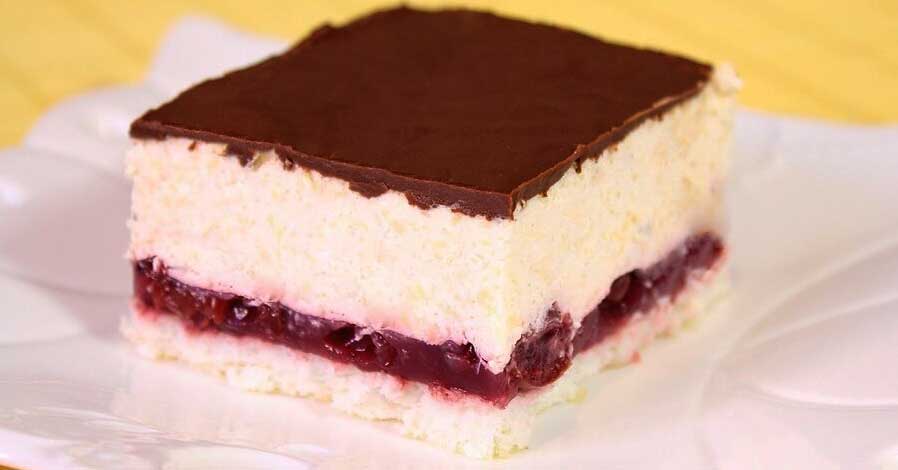 Prăjitură cu cireșe și cremă de vanilie - un desert în care toate aromele se combină perfect!