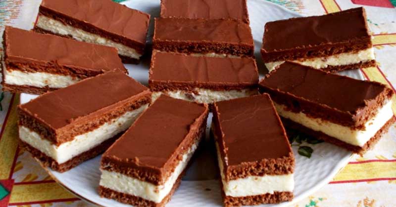 Prăjitură cu cremă de cocos și blat de cacao: un desert cremos cu blat pufos