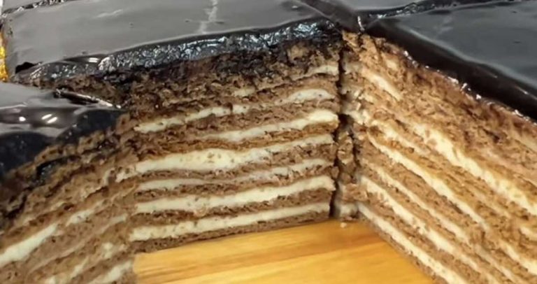 Prăjitură cu foi de miere și cremă delicioasă – se termină IMEDIAT de pe masă