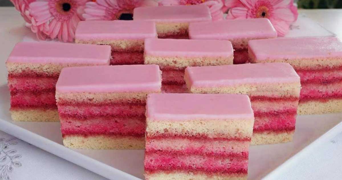 Prăjitură cu gem de căpșuni și blaturi pufoase: un desert foarte ușor de făcut!