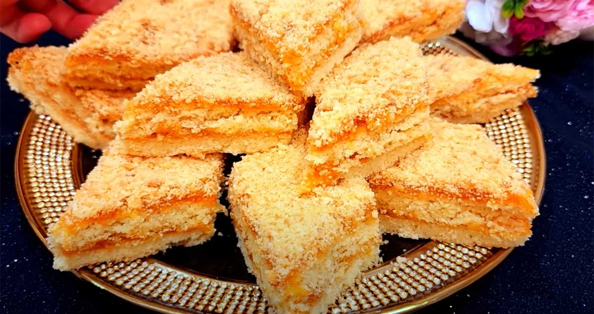 Rețetă rapidă și ușoară pentru o prăjitură fragedă cu gem - gata în 15 minute: Miroase minunat când se coace!