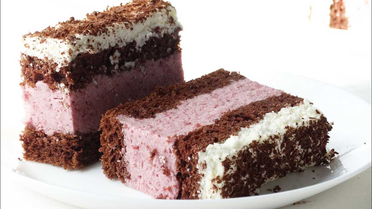 Prăjitură cu iaurt și vișine - un desert rafinat