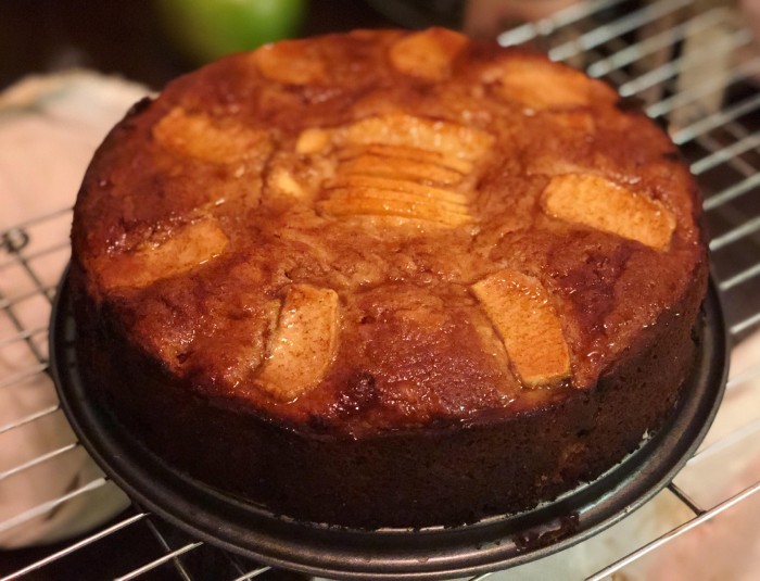 Prăjitură cu mere și griș - Desertul din doar câteva ingrediente