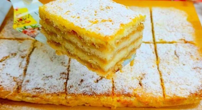 Prăjitură cu mere și griș – un desert delicios și ieftin