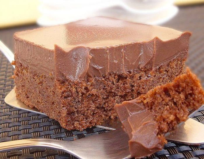 Prăjitură cu ciocolată - un desert moale și cremos