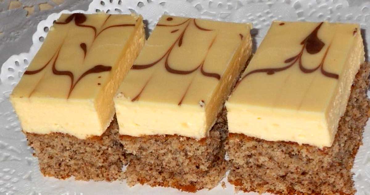 Prăjitură cu blat de nuci și cremă de vanilie – ceva delicios!