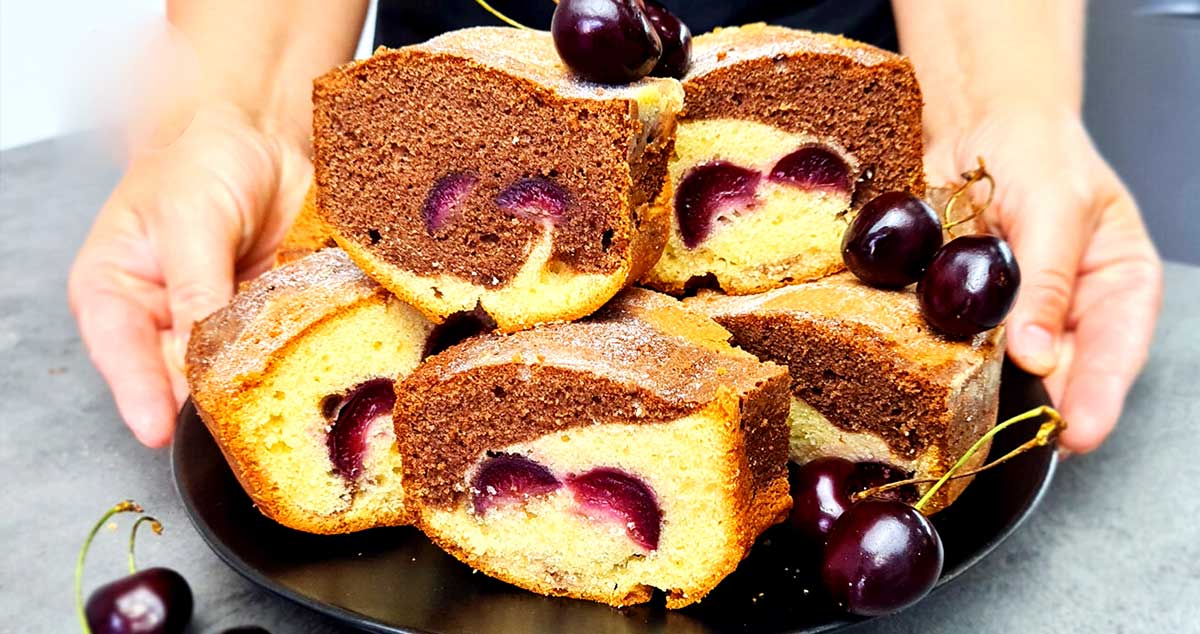 Chec super pufos cu cireșe – un desert perfect pentru orice sezon