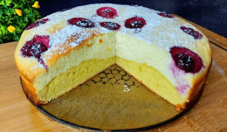 Prăjitură Delicia – cu brânză și vișine. Pufoasă