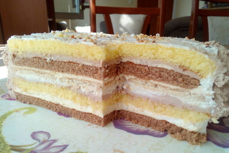 Prăjitură cu cremă de vanilie și Nutella - un desert de care nu te saturi niciodată