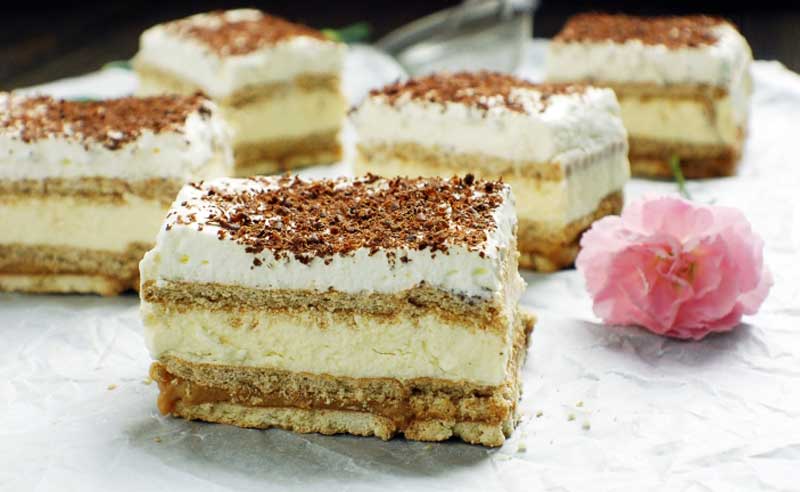 Prăjitură delicioasă fără coacere – ai nevoie doar de biscuiți