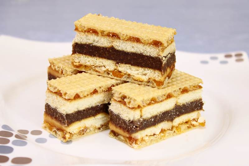 Prăjitură delicioasă din foi de napolitană