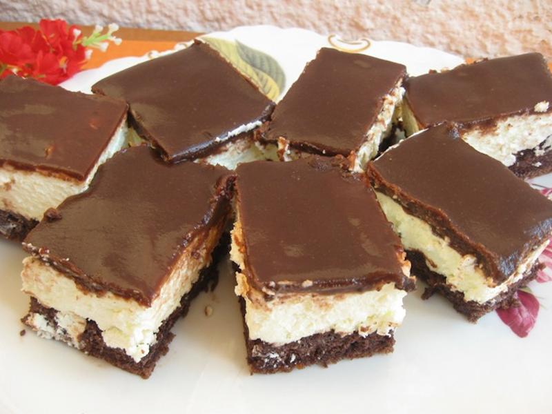 Prăjitură cu nucă de cocos și glazură de ciocolată - este delicioasă