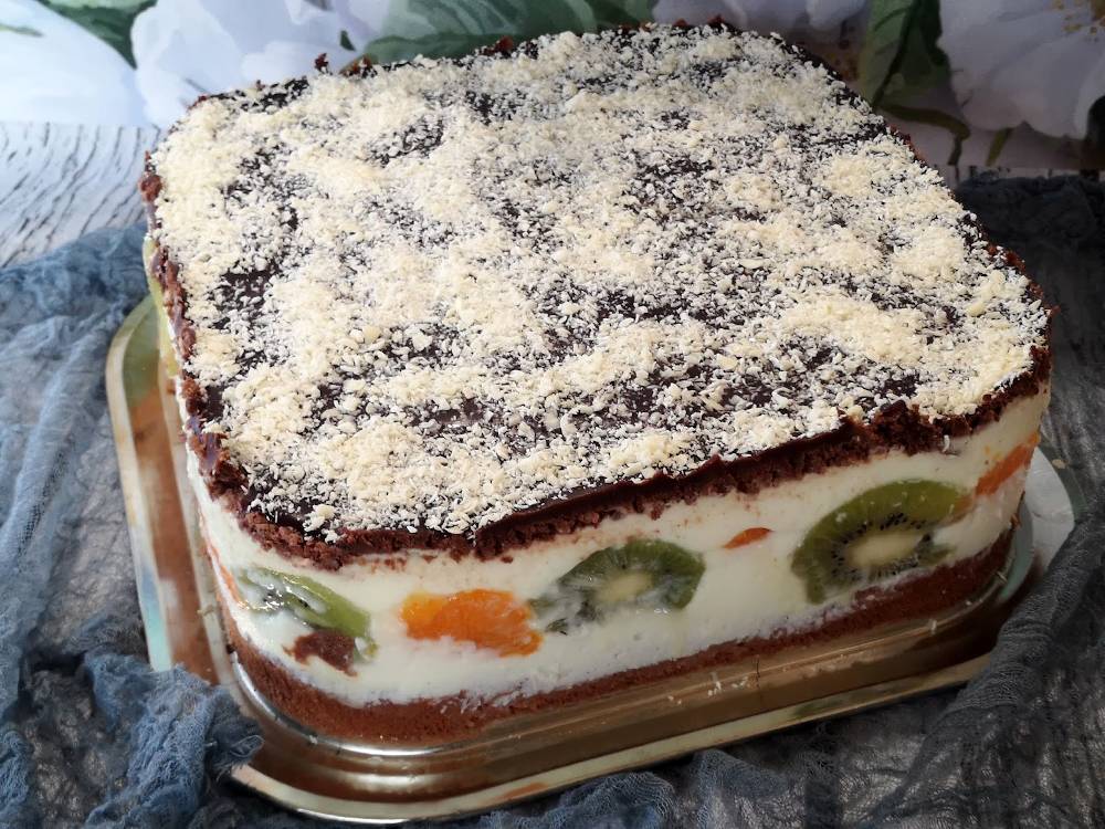 Prăjitură cu fructe și iaurt. Un desert gutos