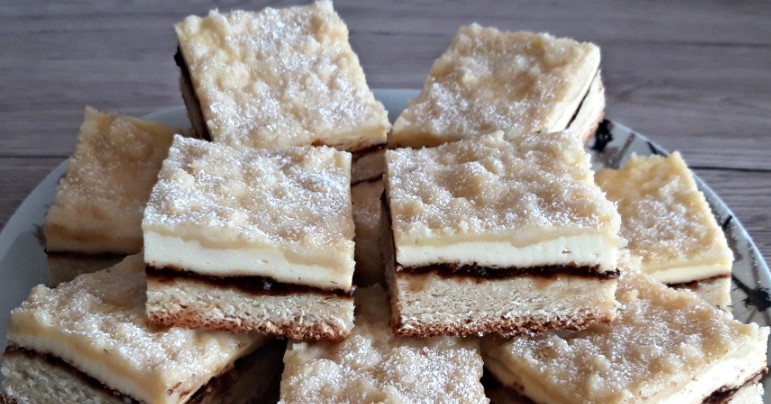 Prăjitură cu gem și brânză de vaci - o rețetă rapidă și ușoară