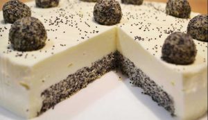 Prăjitura cu mac si smântână - gustul de mac este extraordinar in combinație cu crema de smântăna