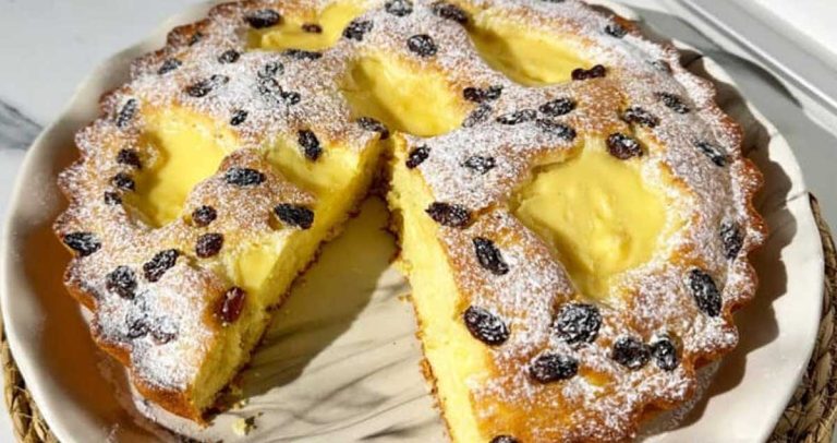 Tort Italian cu Blat de Mere și Cremă Divină