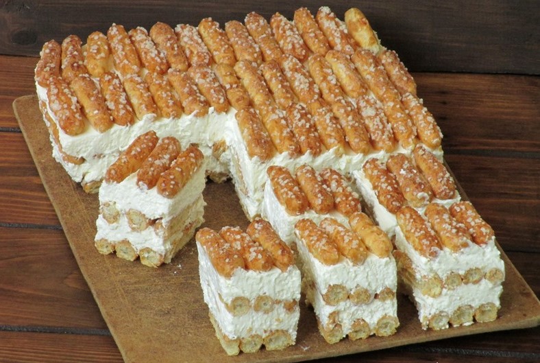 Se face în 15 minute – Prăjitură din pișcoturi și cremă delicioasă cu mascarpone