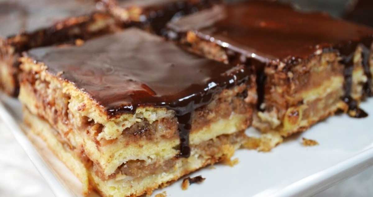 Prăjitură delicioasă cu mere și ciocolată: blat pufos pe bază de chefir