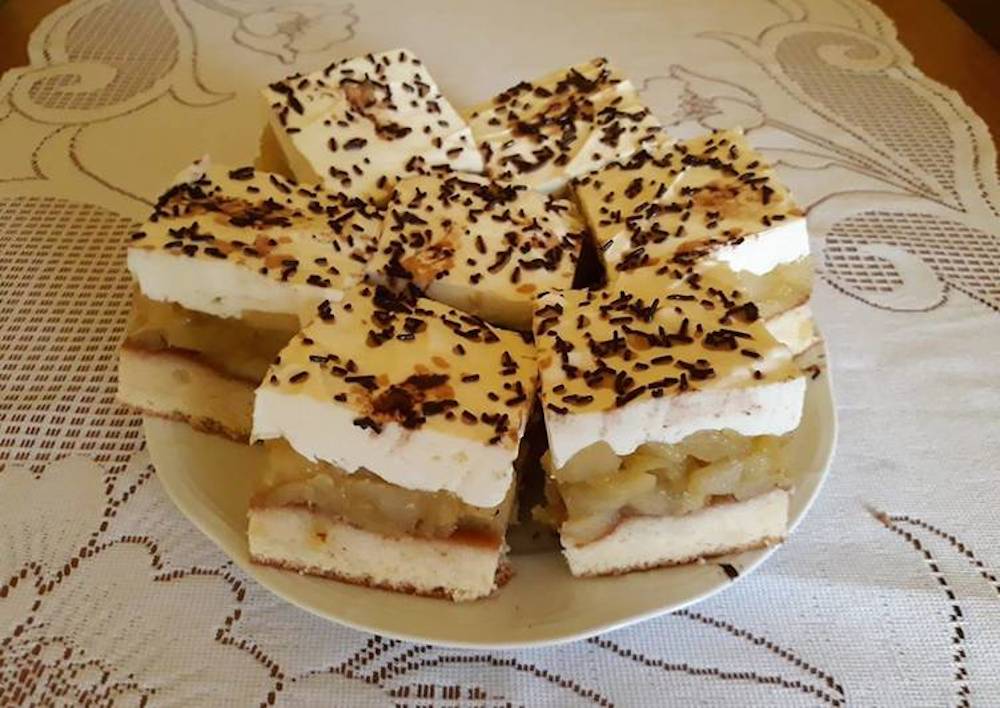 Prăjitură gustoasă cu mere și frișcă - un desert bun de tot!