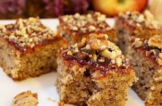 Prăjitură cu mere și nucă - O prăjitură delicioasă fără ouă sau lapte cu care vei impresiona orice musafir