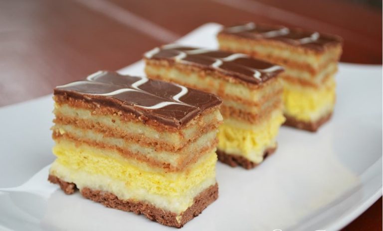 Prăjitură cu miere și scorțișoară - o rețetă ușoară pentru o prăjitură perfectă