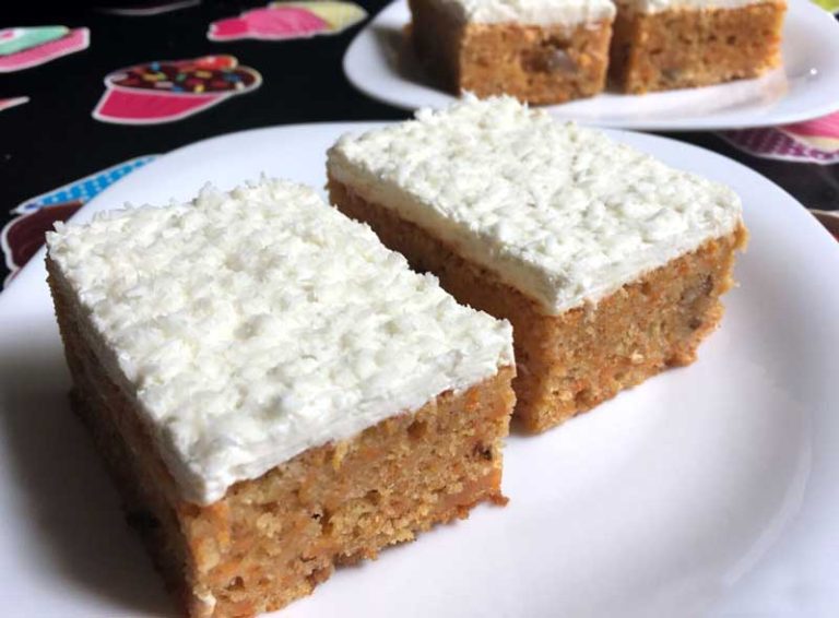 Prăjitură cu blat de morcov și glazură de smântână și ciocolată albă - un desert fantastic si foarte gustos