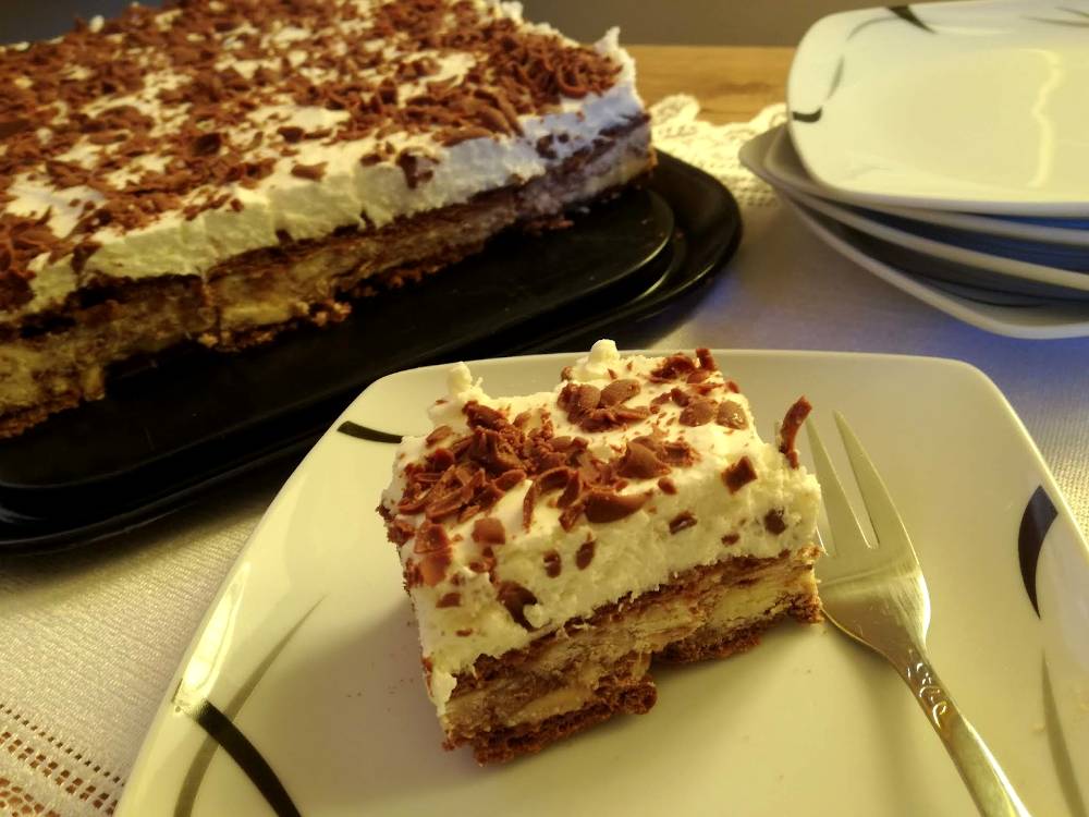 Prăjitură cu biscuiți și napolitane. FĂRĂ COACERE