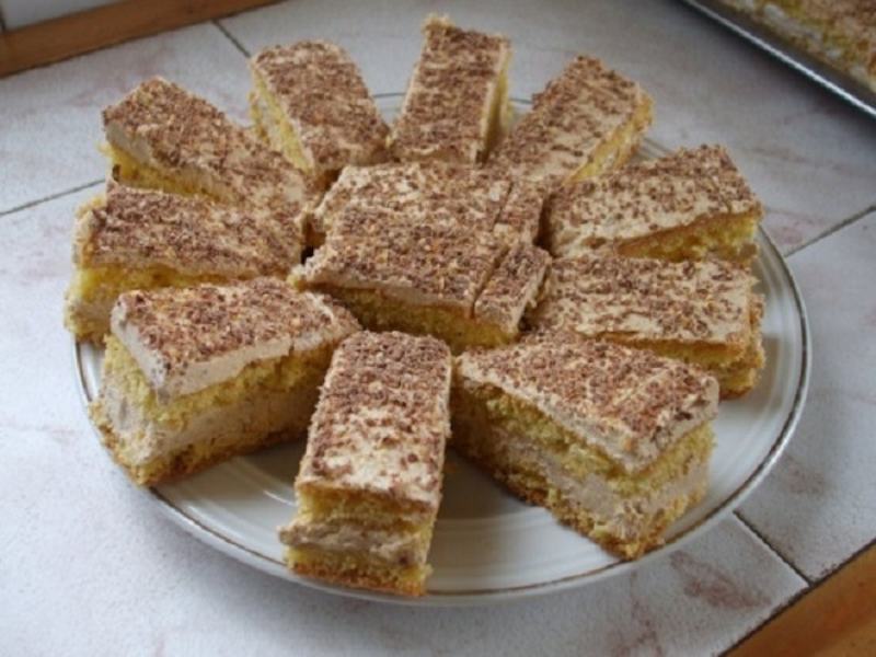 Prăjitură cu nucă și budincă de caramel - este atât de bună