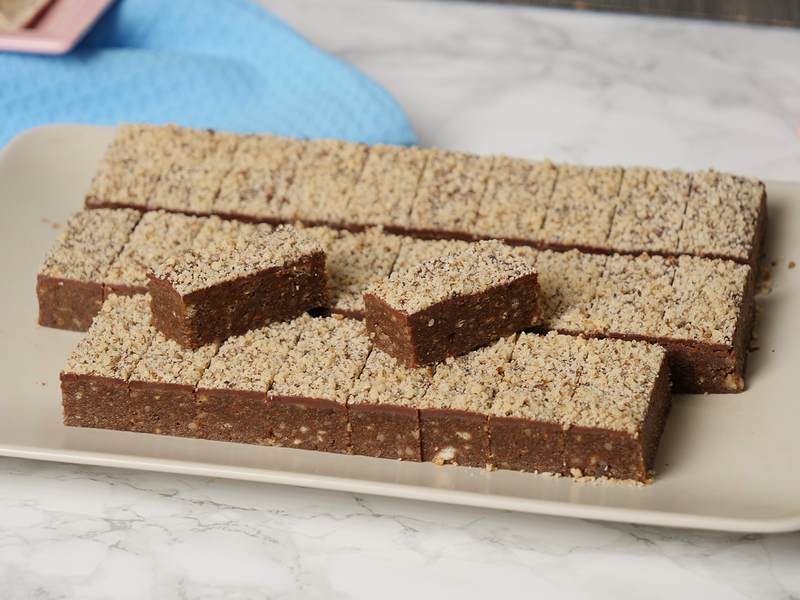 Prăjitură delicioasă cu nucă și ciocolată - un dulce încântător