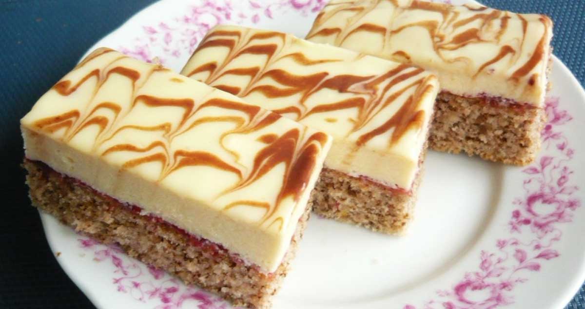 Prăjitură cu blat de nuci și ciocolată albă: un desert fin și delicios