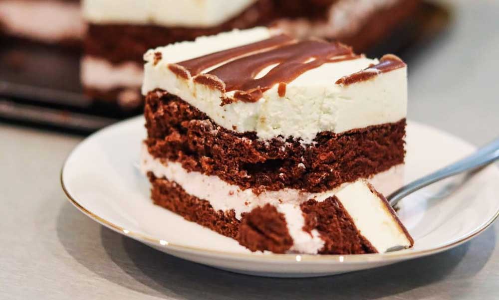 Prăjitura Orhideea cu blat pufos și cremă delicioasă