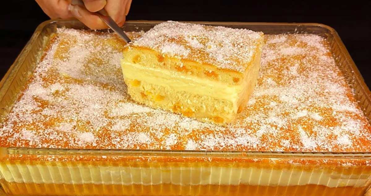 Tort de pandișpan cu piersici și cremă de lămâie: Rețetă rapidă și ușoară care te va salva la vizite neașteptate