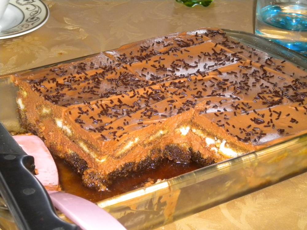 Prăjitură delicioasă cu pișcoturi și caramel - un desert gustos