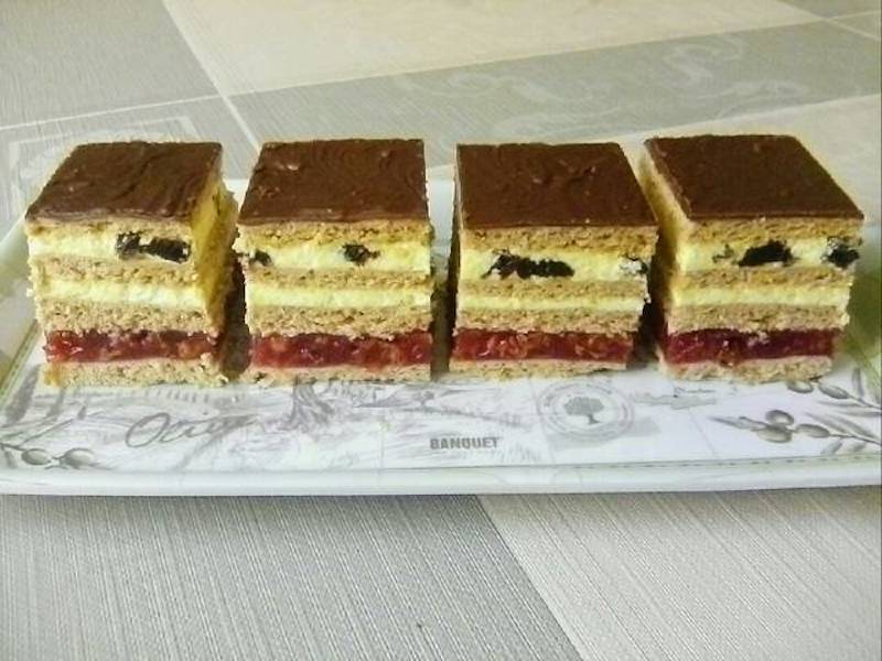 Prăjitură cu prune și budincă de vanilie - o delicatesă de neratat!