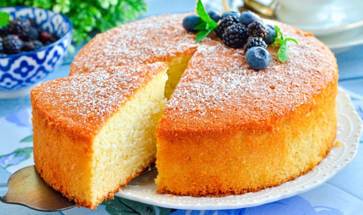 Prăjitură aerată super pufoasă și delicioasă