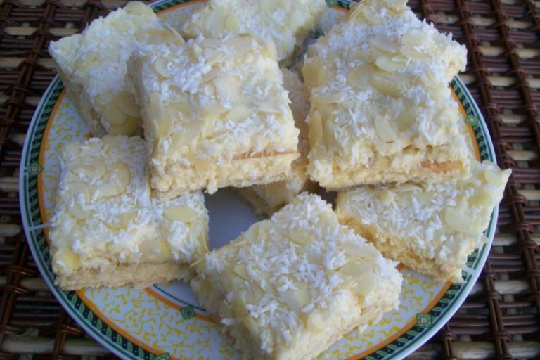 Prăjitura Raffaello - un desert cremos cu cremă de cocos