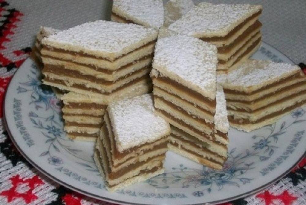 Prăjitură simplă cu cremă de caramel - un desert delicios