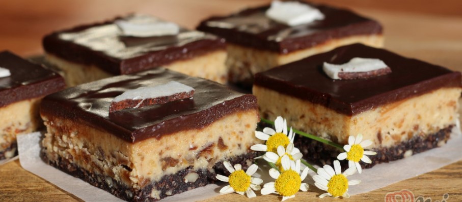 Prăjitura Snickers - varianta sănătoasă